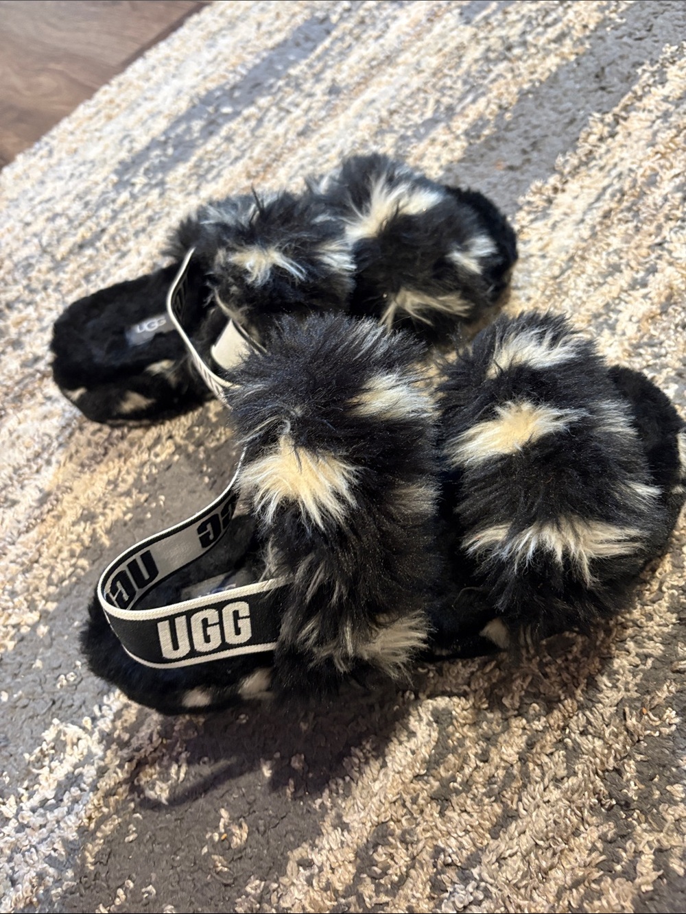 UGG Kids Black and Cream Faux-Fur Logo Strap Slides